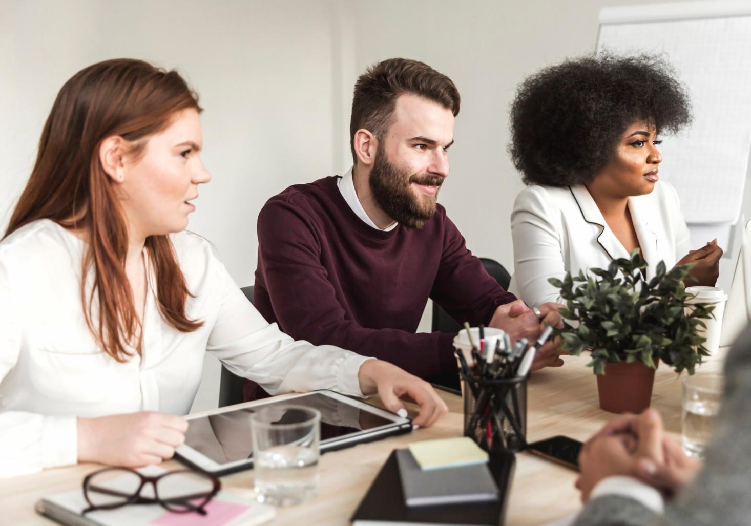 Ambiente di lavoro professionale durante una sessione di styling
